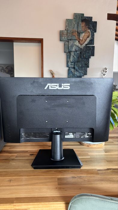 Monitor ASUS novo