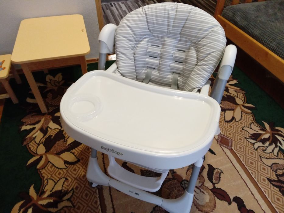 Стільчик для годування.