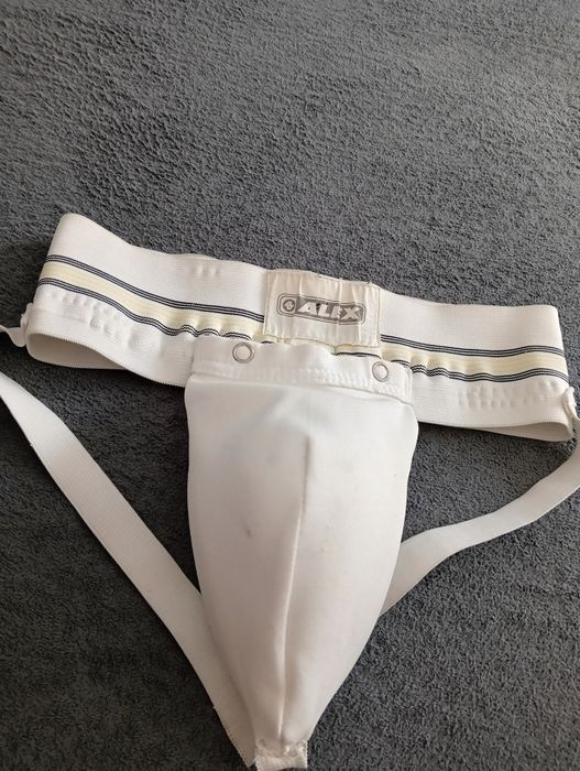 Ochraniacz suspensor na krocze XS S karate kick boxing mma