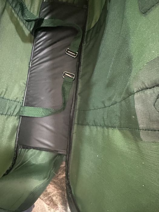 3 mochilas de viagem com : pequena , media , grande de cor verde