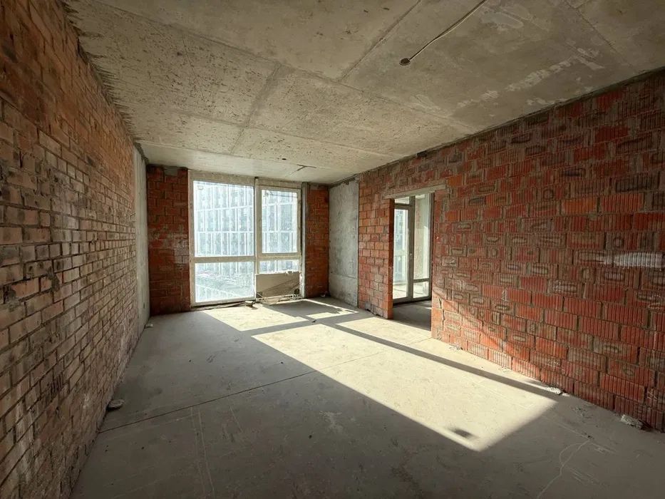 Продаж 1-к 47 м2, без ремонту ЖК Славутич