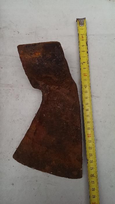 топор старинный..