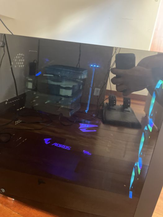 Computador, monitor, rato tudo junto