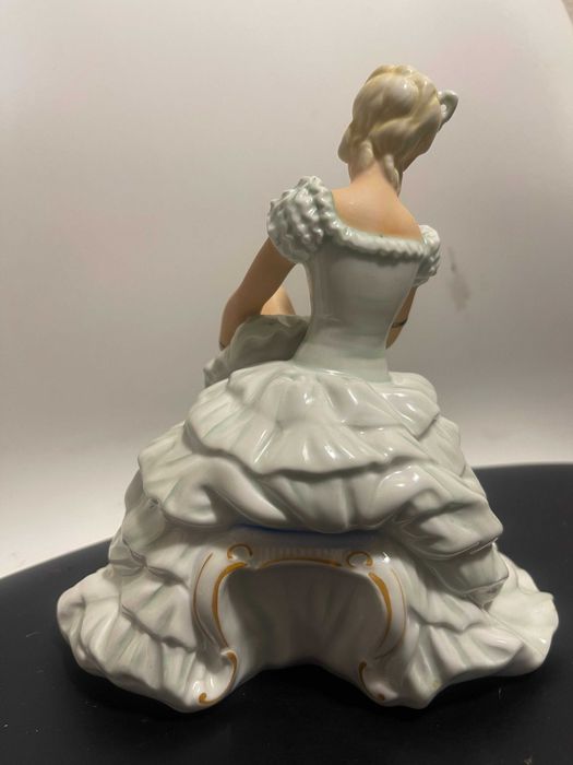 Балерина, завязывающая пуанты, Schaubach Kunst, Германия, 1926-1953 гг