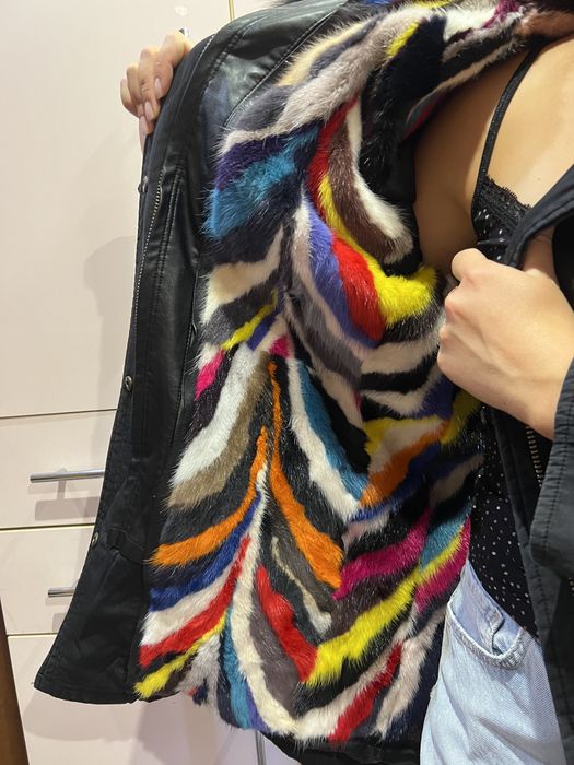 Жіноча куртка с натуральним хутром норки і песцю