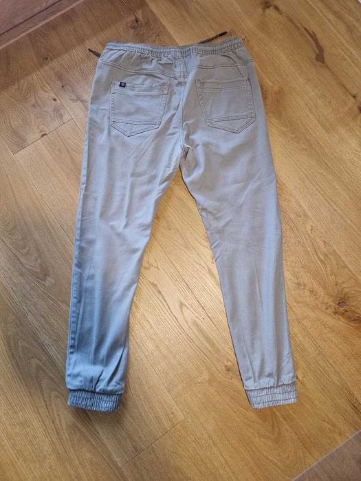 House Beżowe Joggery