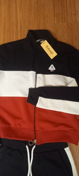 Спортивный костюм на подростка.