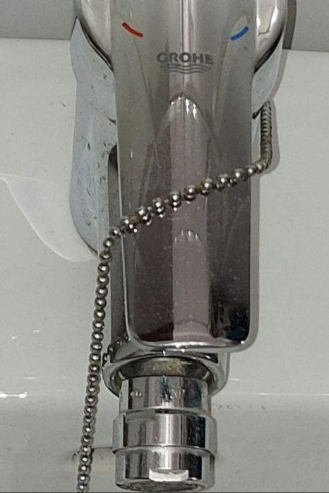Bidé c/ torneira Grohe e/ou necessário casa de banho e/ou seca toalhas