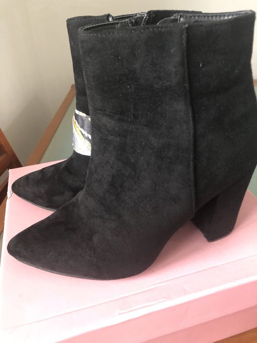 Botas pretas em muito bom estado