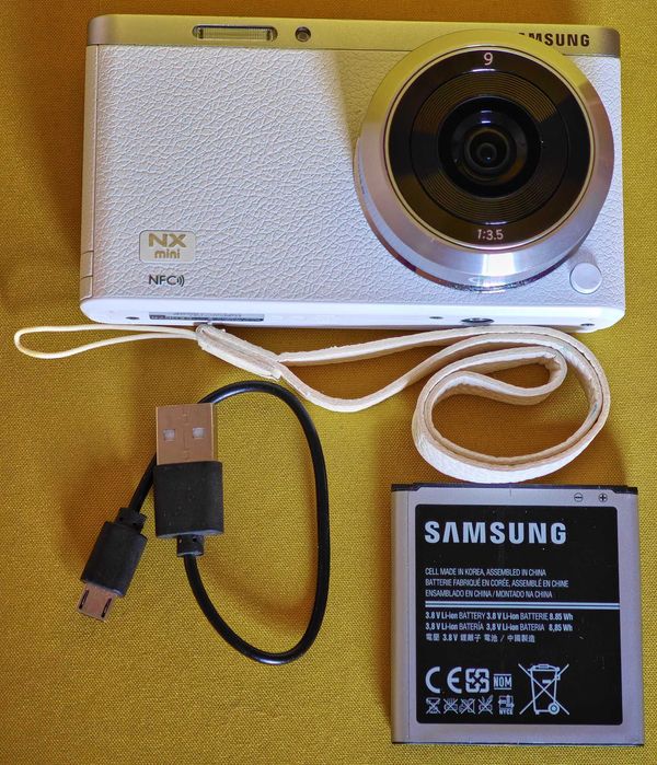 SAMSUNG NX Mini 20.5MP + lente NX 9mm F3.5