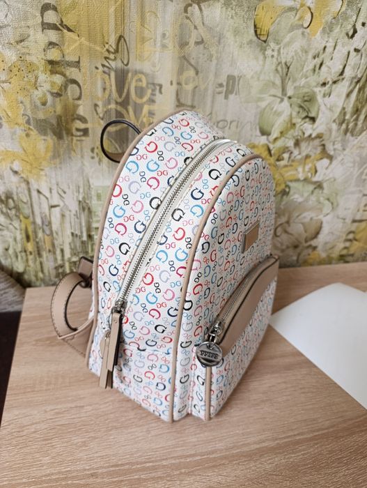Рюкзак Guess белый