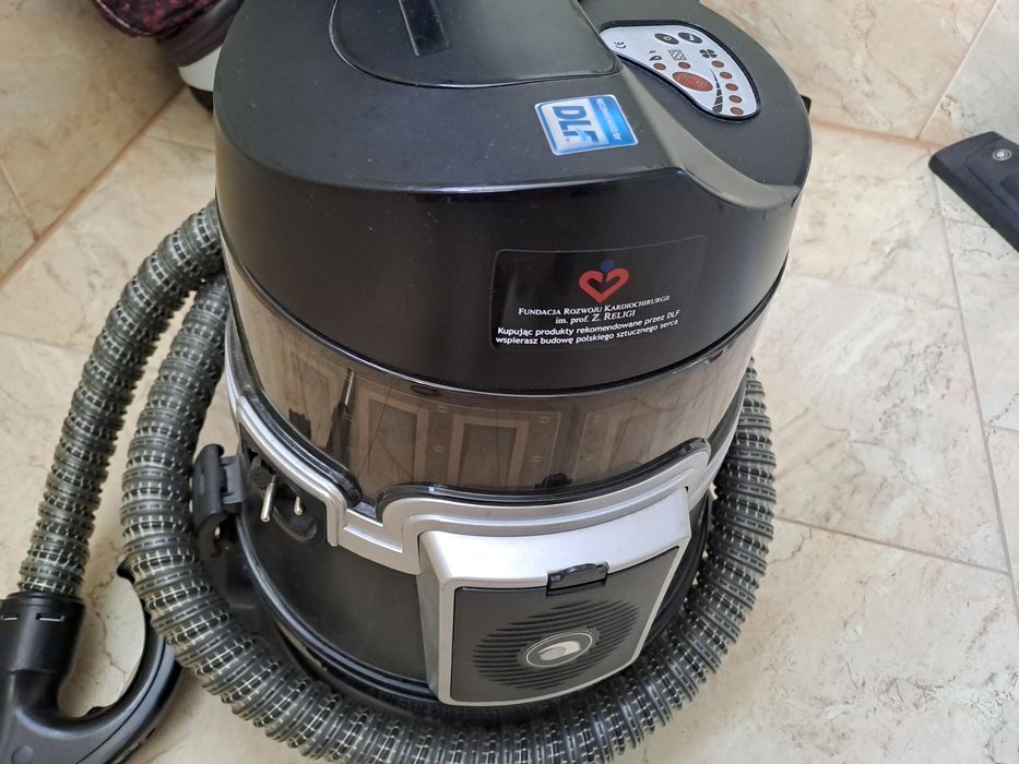 Odkurzacz wodny z zestawem piorącym