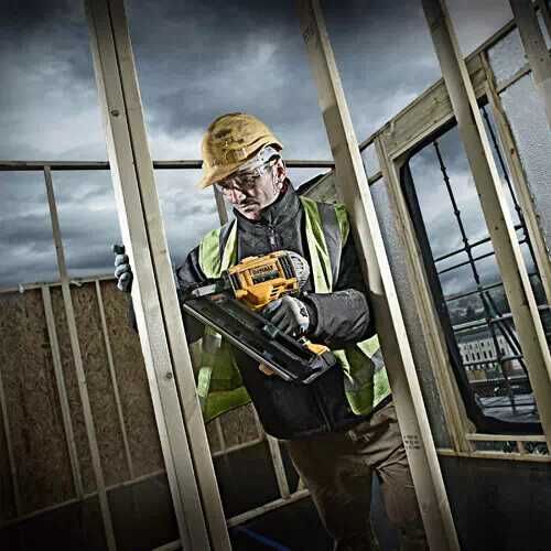 Пістолет цвяхозабивний акумуляторний по дереву DeWalt DCN930N