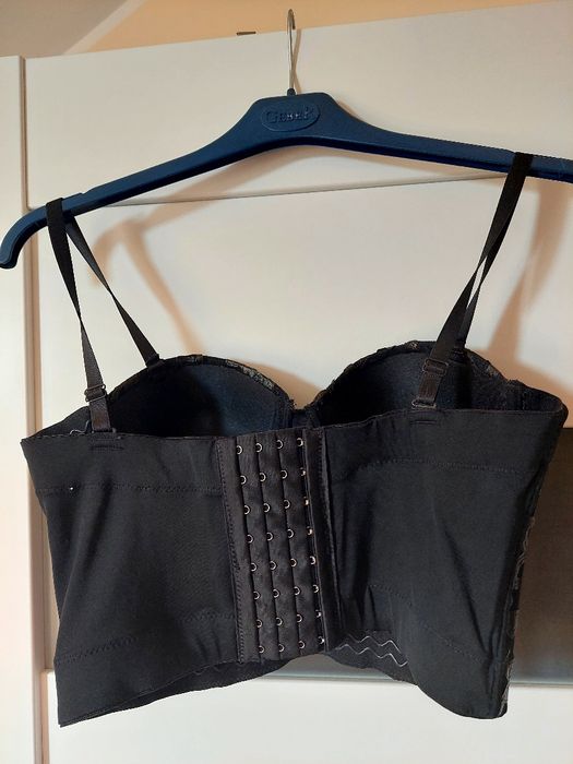 Czarna usztywniana braletka