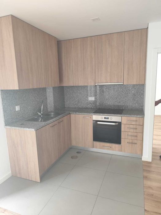 Apartamento T1 e T2 - Estrada D. Miguel