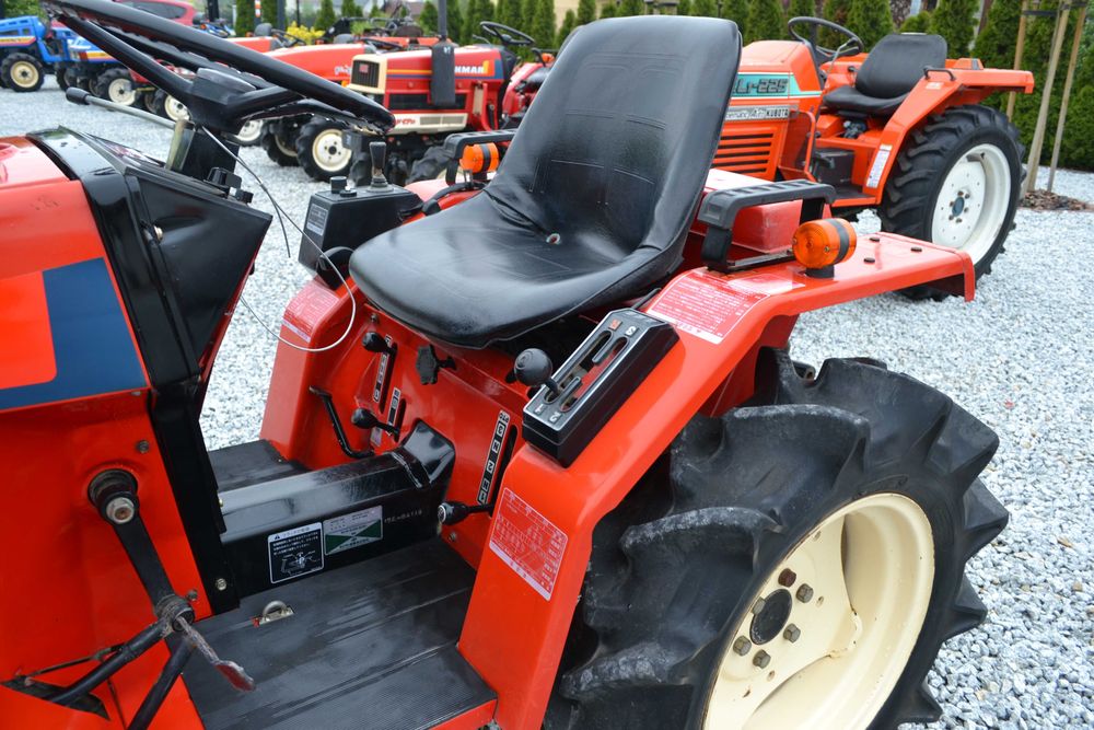 Traktorek japoński mini traktor Kubota M Mitsubishi