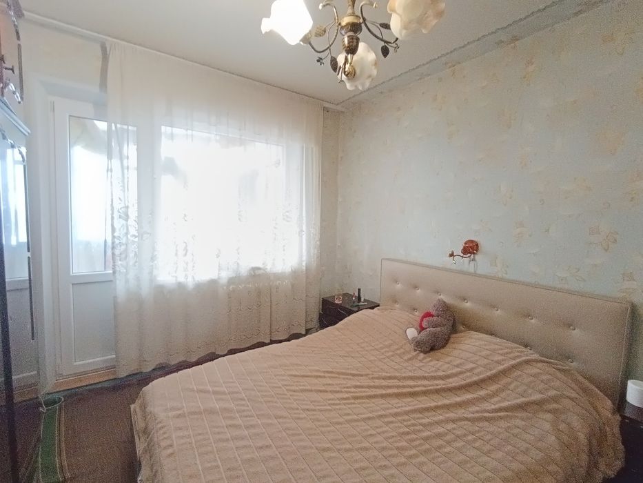 Продам 3 -х комнатную квартиру на Ласточке в самом центре.