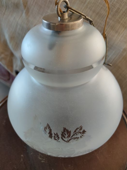 Candeeiro de tecto antigo.