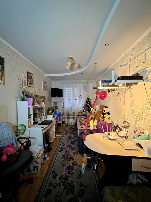 ПРОДАЖ дві кімнати в гуртожитку між метро Нивки та Сирець