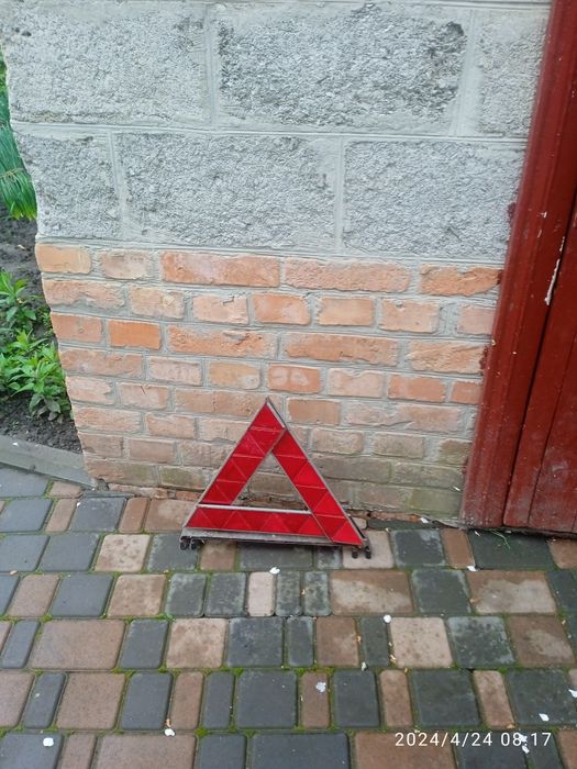 Продається аварійний знак