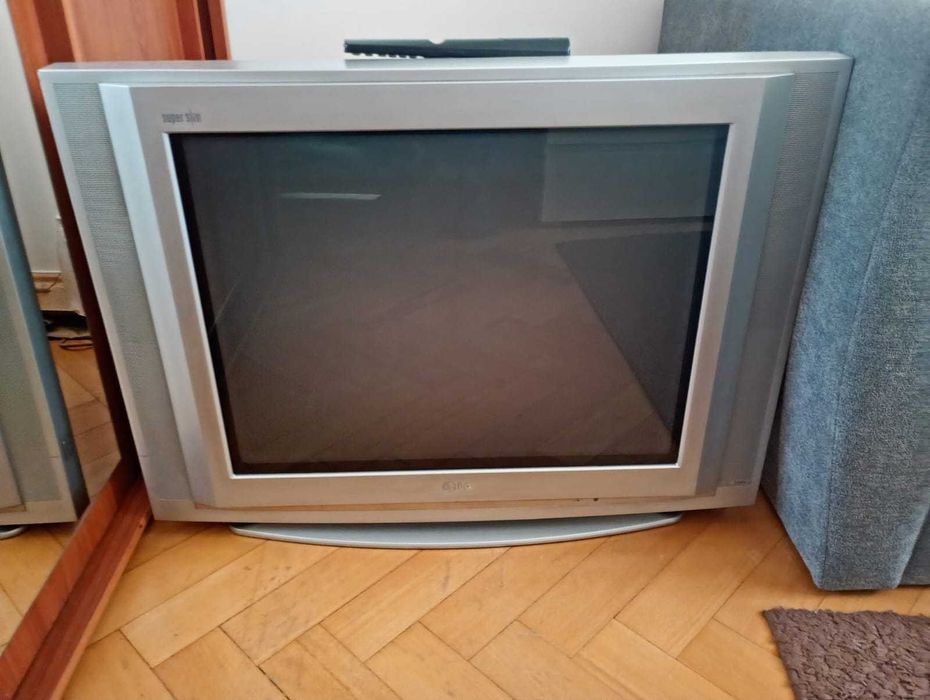 Telewizor LG z pilotem