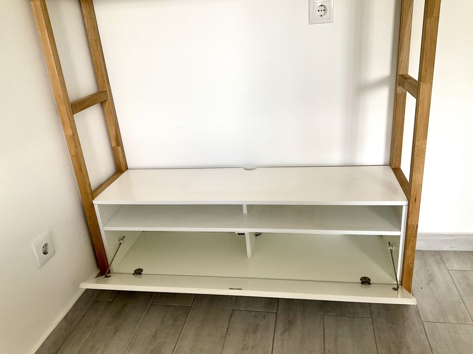 Estante para TV com porta rebatível e muita arrumação, da LA REDOUTE INTERIEURS