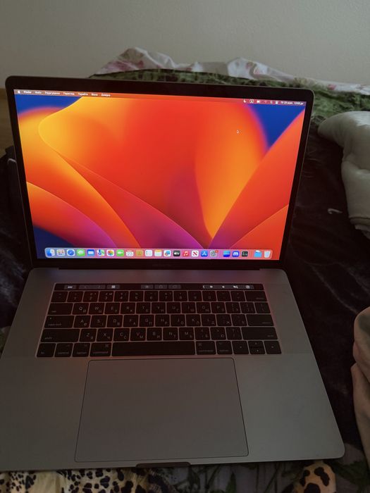 MacBook Pro 15 ( 2017 ) 16gb / i7