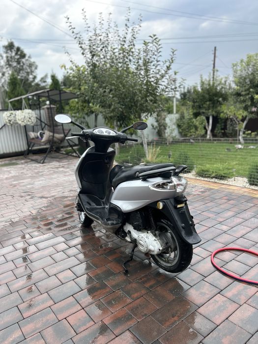 Piaggio fly 100.