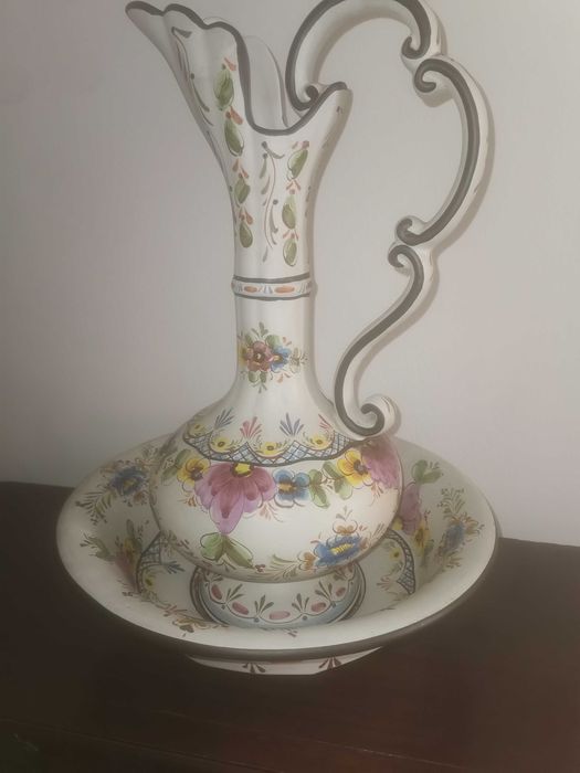 Conjunto de Jarrão e  Bacia antigo porcelana da Marca TREMEZ
