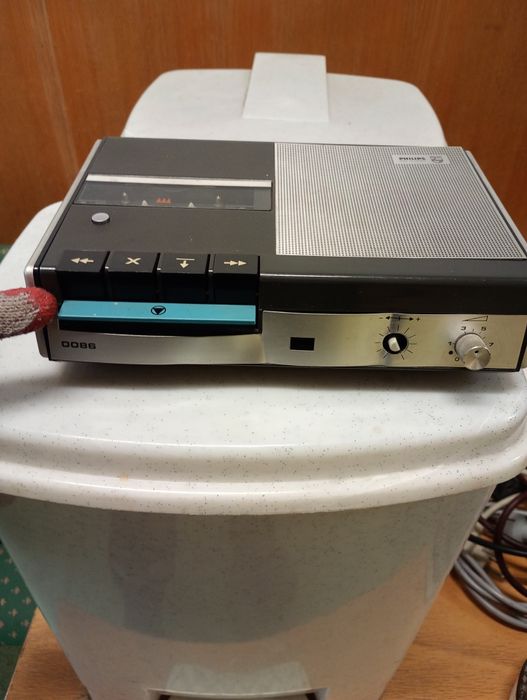 Stary dyktafon stacjonarny Philips 86