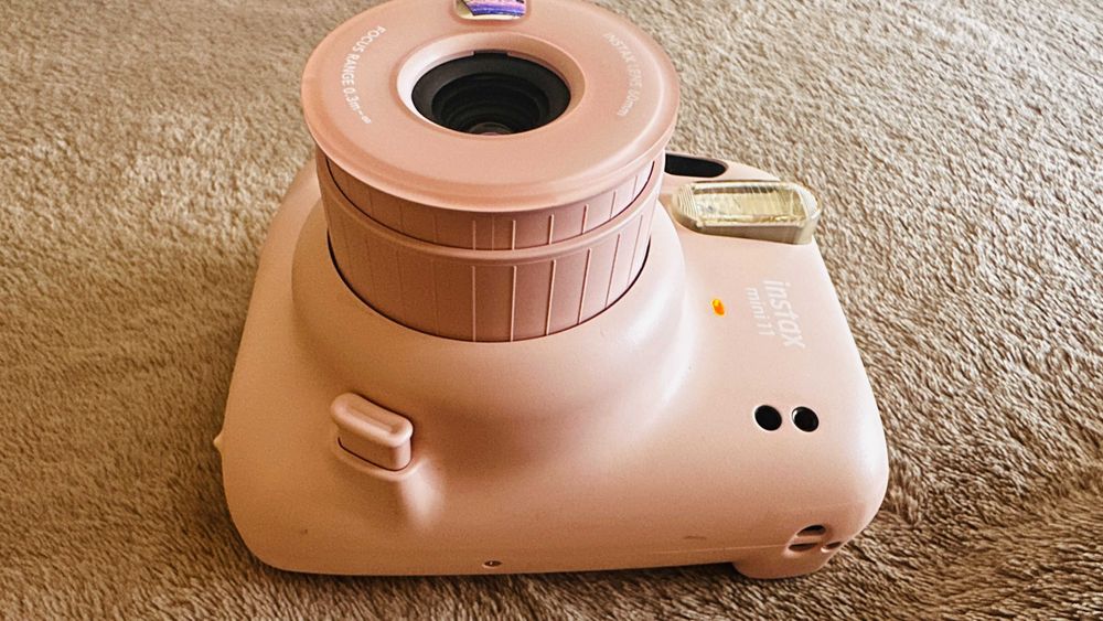 Câmara Fotográfica Instantânea Fujifilm Instax Mini 11 (Blush Pink) – Como Nova!