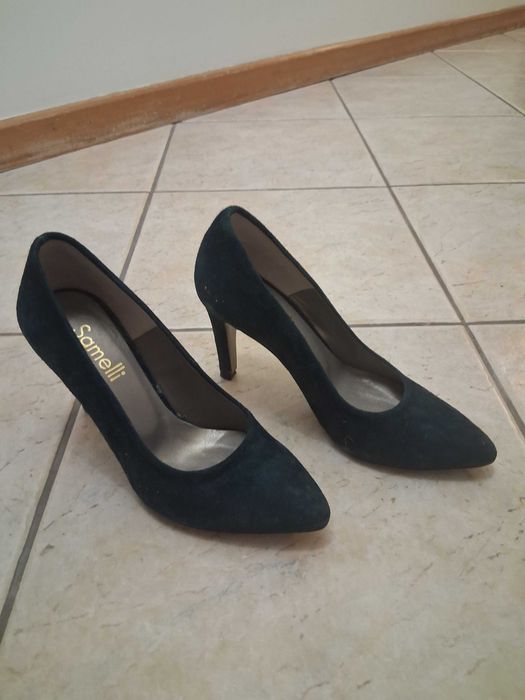 Sapatos/sapatilhas como novas