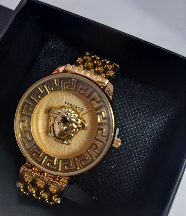 Zegarek damski w złotym kolorze