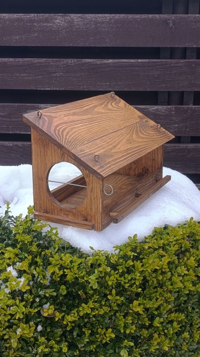 Годівничка для розміщення на підвіконні.