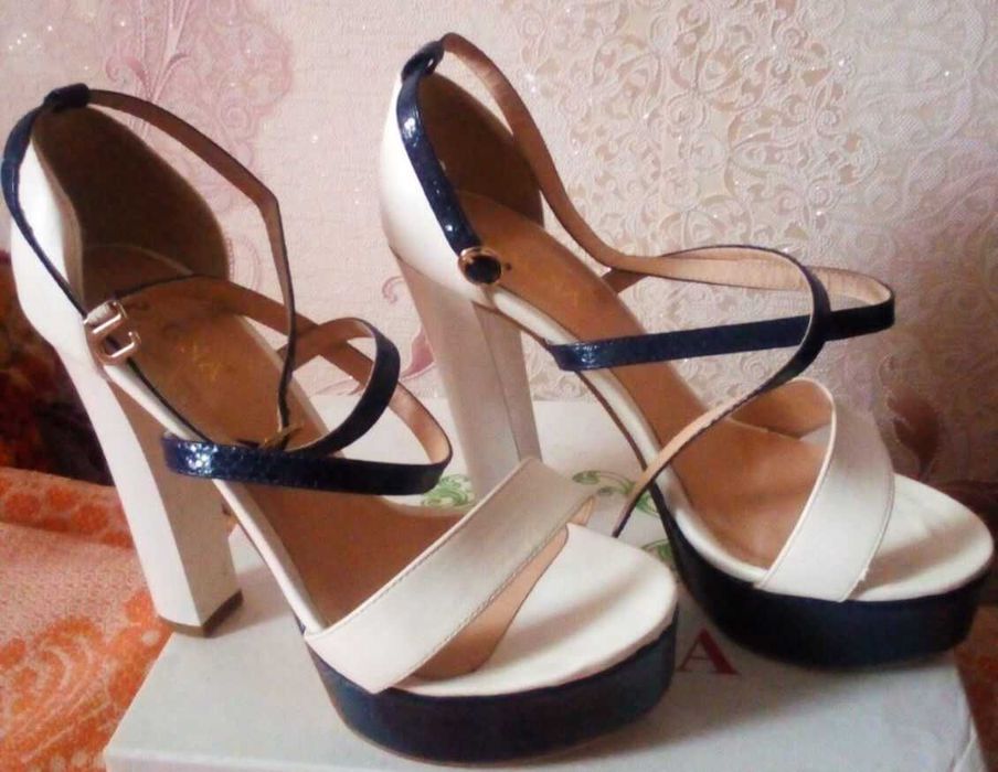 Босоножки женские