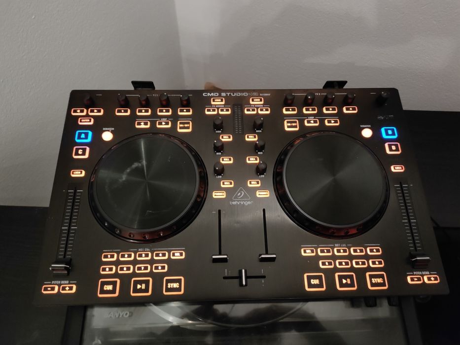 Konsola DJ Behringer cmd studio 4a