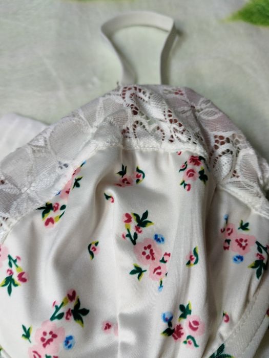 Biały biustonosz z fiszbinami 3XL