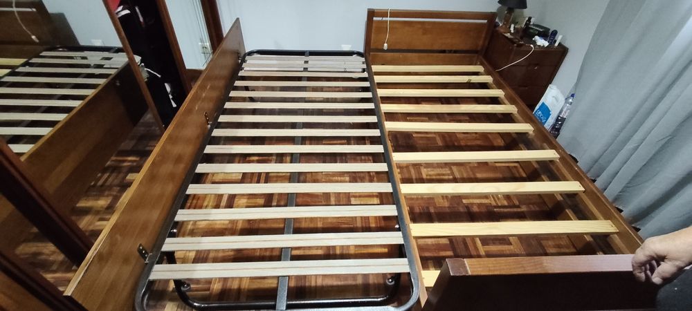 2  Camas de solteiro pinho maciço com colchões
