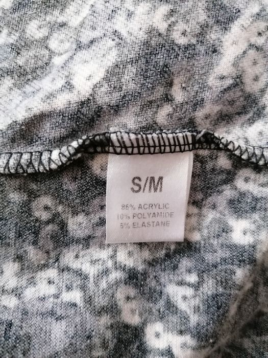 Sweter narzutka bez zapięcia