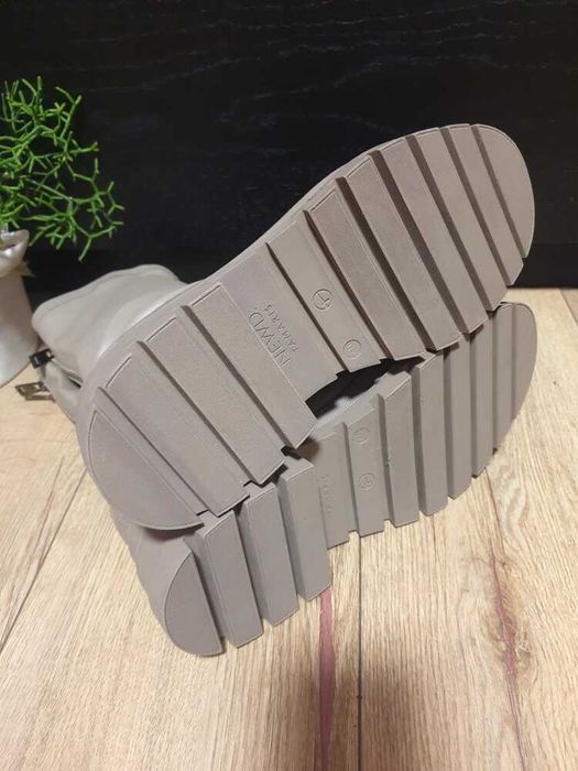 Новые кожаные ботинки от NEWD.Tamaris (Германия)! узкая стопа, 41/27см