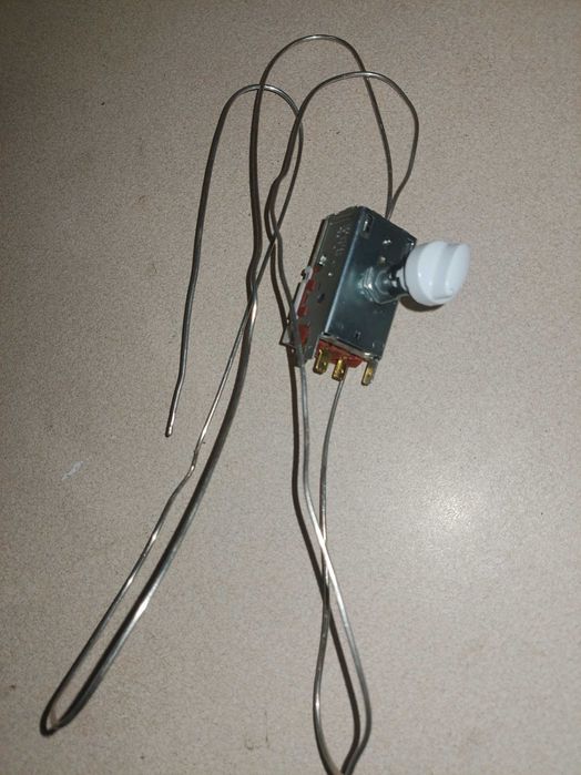 Термостат холодильника Indezit