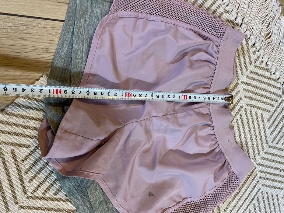 Спортивные шорты женские