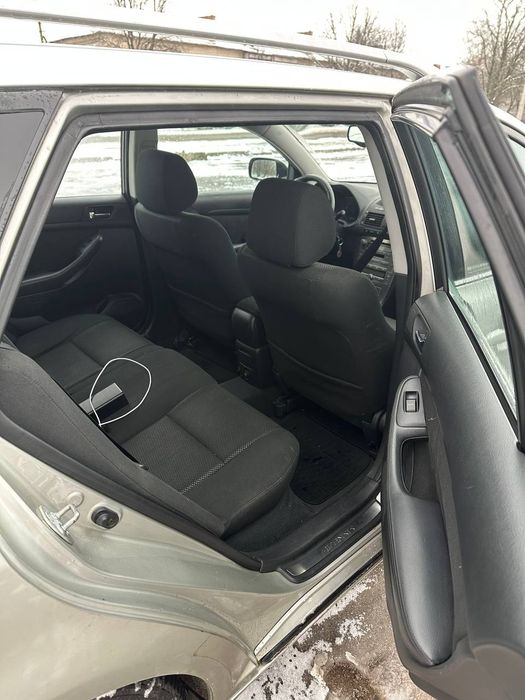 Тойота авенсіс 2,0