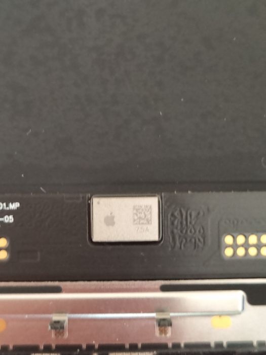 Корпуси від айфонів