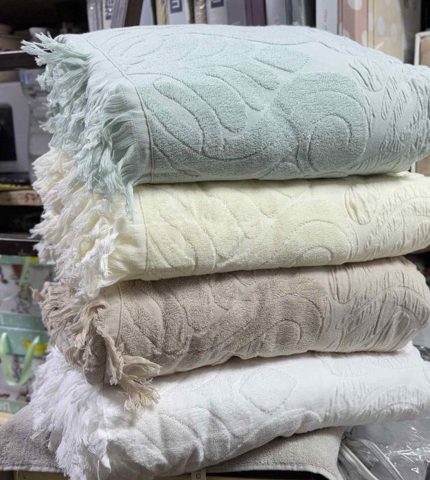 Натуральне однотонні махрові накидки простині "з бахромою" Koloco