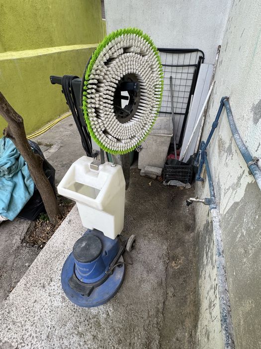 Máquina Monodisco Numatic NPR 1523/M c/ Depósito e Escova