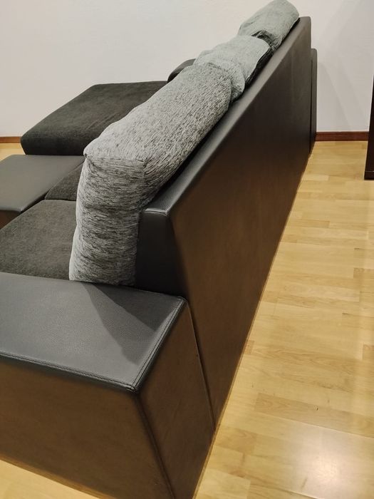 Sofá como novo e oferta de mesa