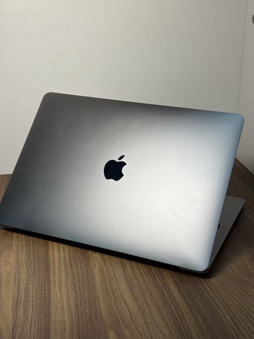 Macbook Air 13” Space Gray 8/256GB (A2337)