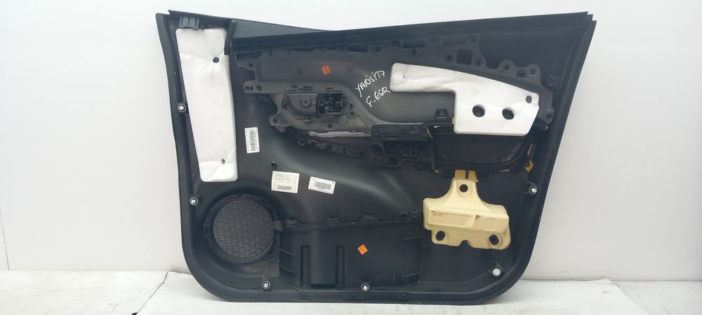 Forra porta / quartela frente esquerda TOYOTA Yaris (_P15_)