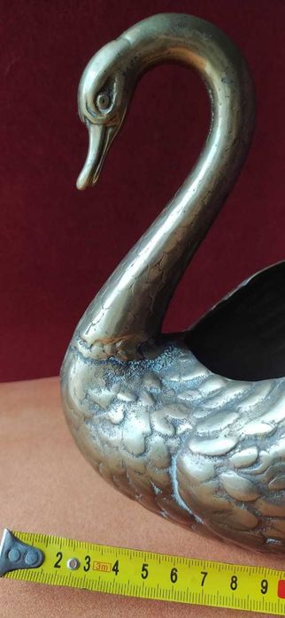 Кашпо в форме лебедя